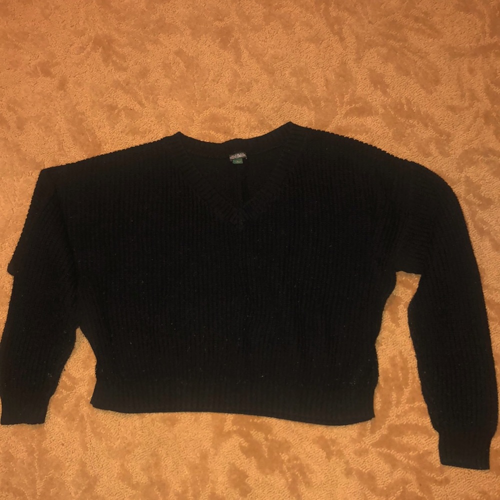 Wild Fable Black V-Neck Cropped Sweater